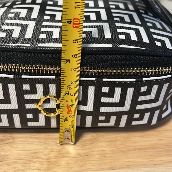 NWOT Travel Vanity Kit or Cosmetic Bag - Picture 8 of 9